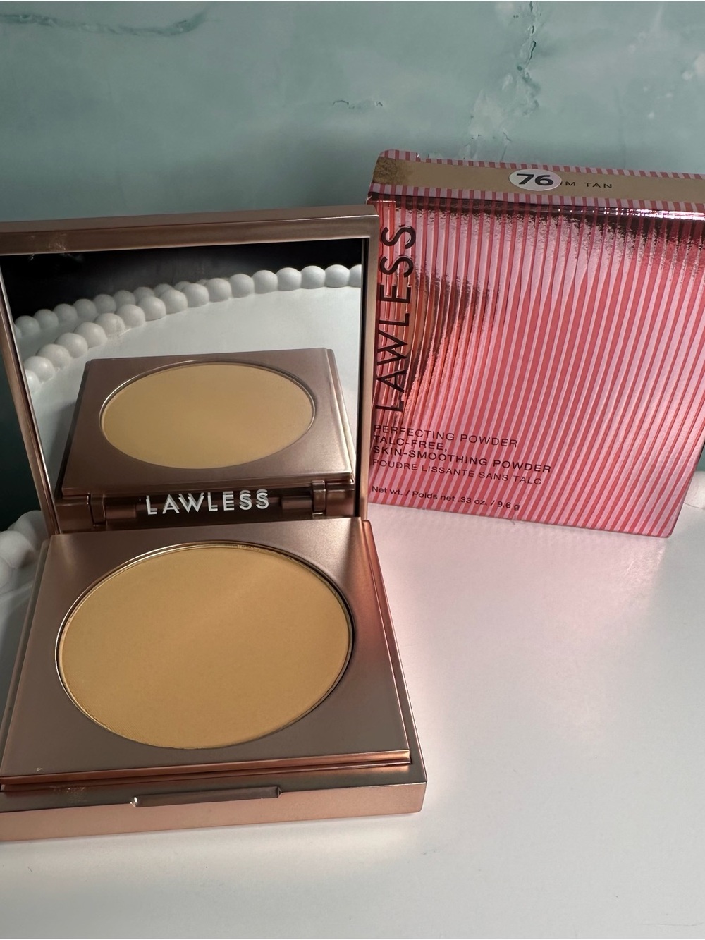 LAWLESS Skin-Smoothing Talc-Free Perfecting Powder MEDIUM TAN - NEW